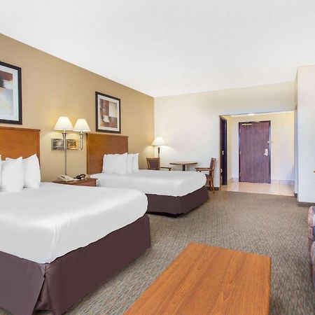 Days Inn By Wyndham Phenix City Near Fort Moore Kültér fotó